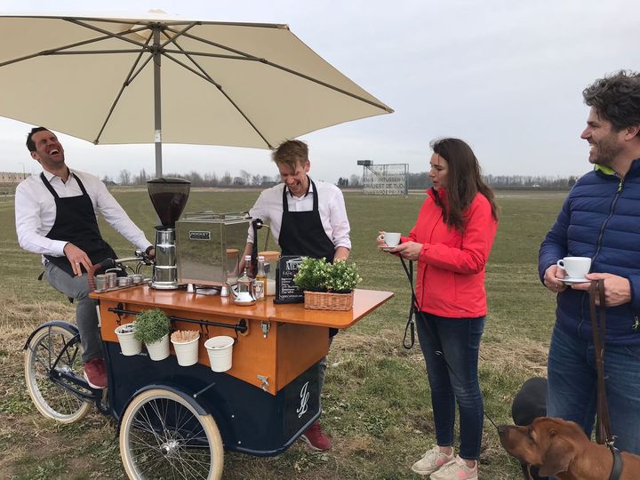 Koffiefiets in actie