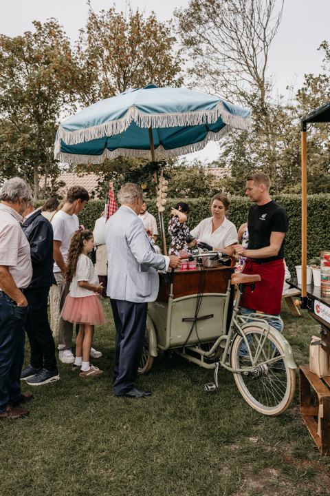 Sfeerbeeld van een feest met de Koffiefiets